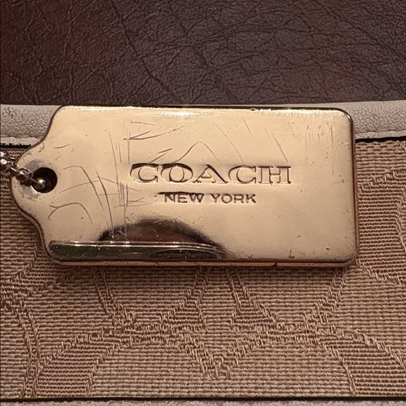 COACH Signature Jacquard Taylor Crossbody White/Tan Gold Metal Hangtag Preowned - Picture 15 of 16